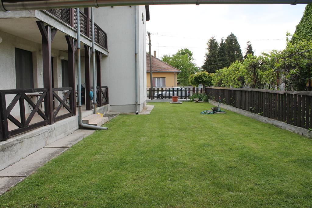 Bestapartman Balatonboglár Rum bild
